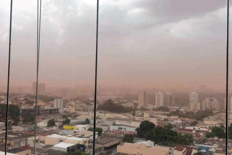 Novas tempestades de poeira atingem Ribeirão Preto (SP)