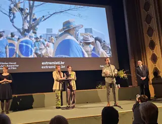 Documentário 'extremistas.br' ganha prêmio de melhor filme em defesa dos direitos humanos em festival da Europa
