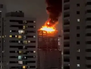 Incêndio atinge prédio em construção em Recife 