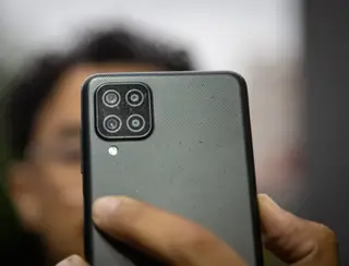 Como limpar a lente da câmera do celular?