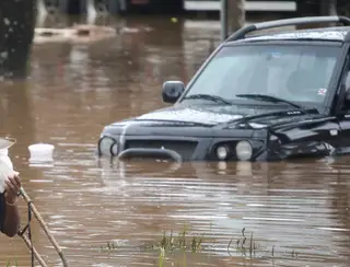 Guaíba tem alerta de inundação extrema e portão 14 rompe em Porto Alegre