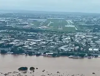 Aeroporto de Porto Alegre suspende voos por tempo indeterminado