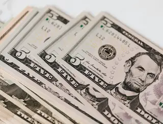 Dólar sobe forte e encosta nos R$ 5,16 após corte de 0,25 ponto percentual do Copom