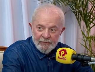 Lula relembra candidatos que tentaram várias vezes antes de vencer uma eleição e cita Le Pen: 'Está chegando pra ela'