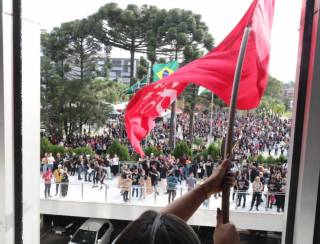 Governo do Paraná enviou vídeo contrário à greve dos professores para 2,1 milhões de contatos