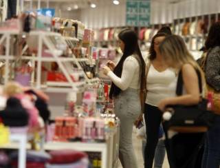 Volume de vendas do comércio no Paraná cresce 4,5%
