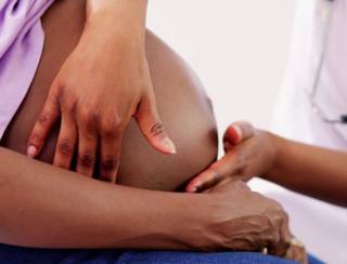 Mortalidade materna de mulheres pretas é o dobro de brancas e pardas, diz estudo