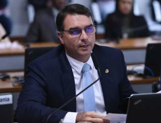'Acusações são extremamente graves', afirma associação de auditores da Receita Federal sobre falas de ex-advogada de Flávio Bolsonaro