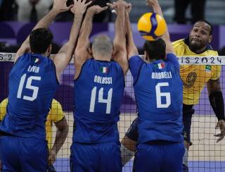 Brasil é superado pela Itália na estreia do vôlei masculino em Paris