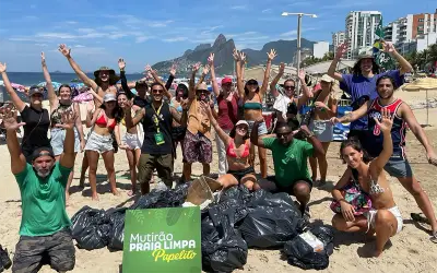 Mutirão limpa praias, lagos e parques em 12 cidades