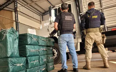 Ação conjunta da PRF e da Receita Federal faz maior apreensão de cocaína do ano