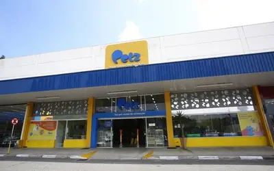 Petz e Cobasi vão criar maior rede de varejo pet do país, ação salta mais de 40%