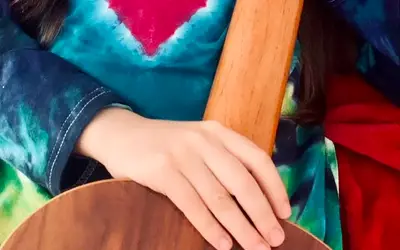 Neta de João Gilberto, Sofia Gilberto lança aos oito anos o álbum 