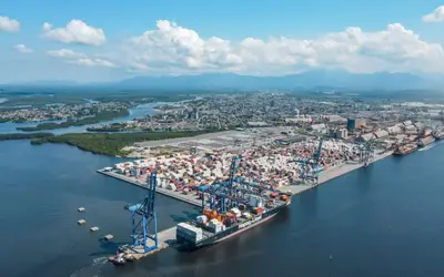 Porto de Paranaguá bate recorde na exportação de papel e celulose