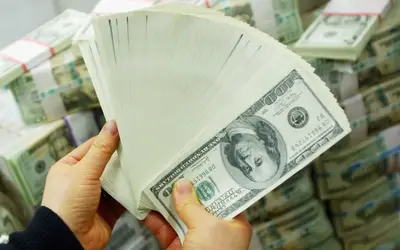 Dólar aproxima-se de R$ 5,20 em dia de tensão no exterior