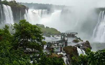 Chuva faz vazão de água das Cataratas do Iguaçu ficar cinco vezes acima do normal