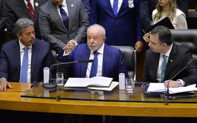 Congresso derruba parcialmente veto de Lula e libera R$ 3,6 bilhões para emendas de comissão