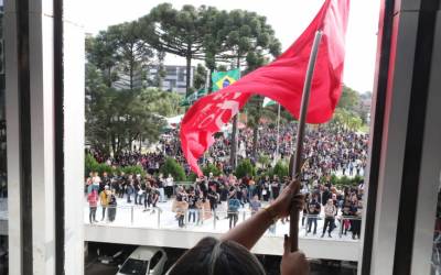 Governo do Paraná enviou vídeo contrário à greve dos professores para 2,1 milhões de contatos