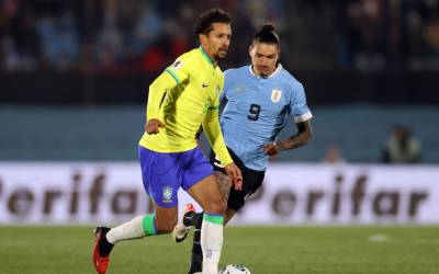 Copa América: Brasil enfrenta Uruguai em busca de vaga nas semifinais