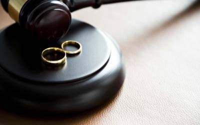 Justiça alega fraude e anula casamento entre mulher e avô do parceiro