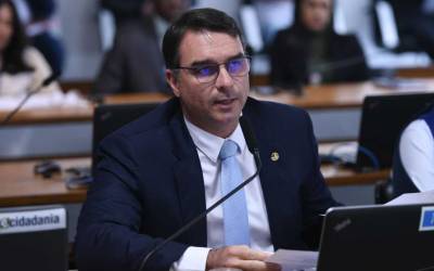 'Acusações são extremamente graves', afirma associação de auditores da Receita Federal sobre falas de ex-advogada de Flávio Bolsonaro
