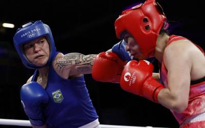 Bia Ferreira inicia torneio olímpico de boxe com triunfo incontestável