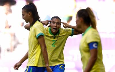 Futebol feminino perde para a Espanha, mas avança para as oitavas