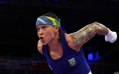 Bia Ferreira vence mais uma e garante ao menos o bronze em Paris