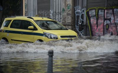 Temporal provoca alagamentos e quedas de árvores no Rio